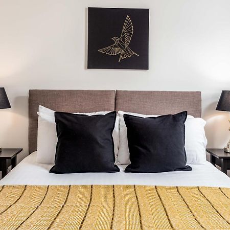 Walker Suite No53 - Donnini Apartments Kilmarnock Bagian luar foto