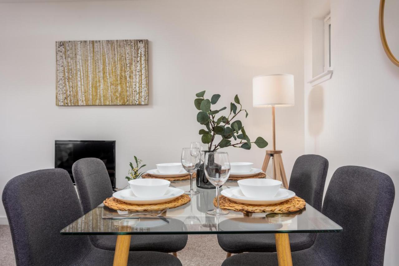 Walker Suite No53 - Donnini Apartments Kilmarnock Bagian luar foto
