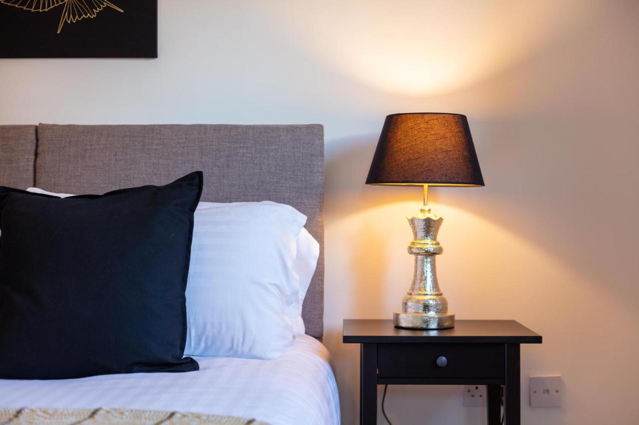 Walker Suite No53 - Donnini Apartments Kilmarnock Bagian luar foto