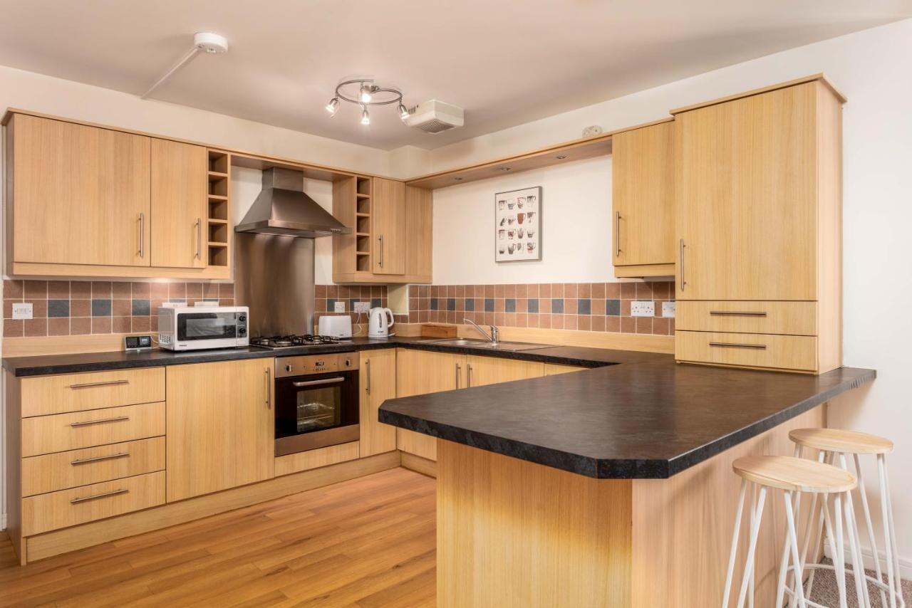 Walker Suite No53 - Donnini Apartments Kilmarnock Bagian luar foto