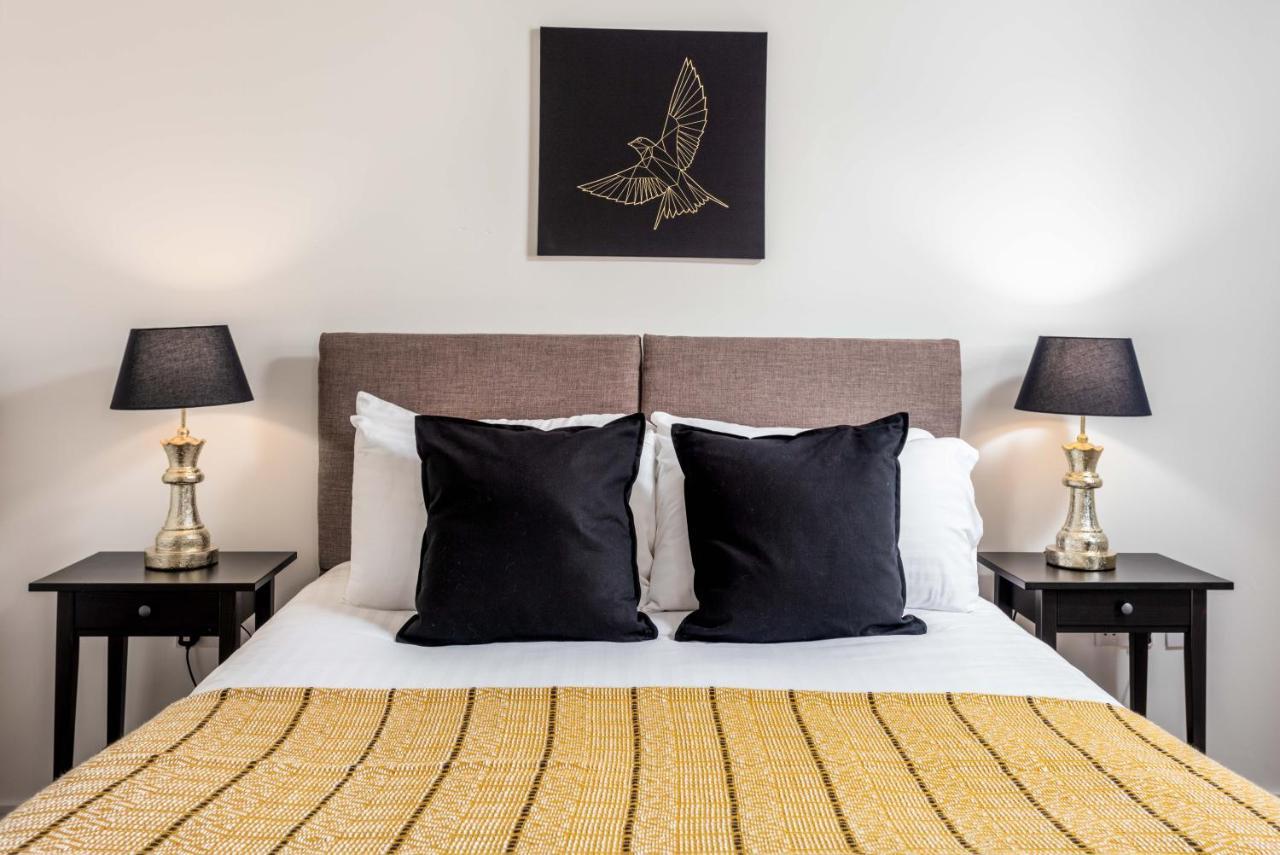 Walker Suite No53 - Donnini Apartments Kilmarnock Bagian luar foto